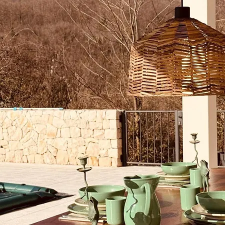 In Hanglage Mit Pool Und Meerblick * Moscenice
